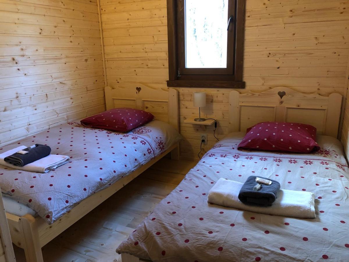 Camping, Hotel De Plein Air Les Cariamas 샤토루 외부 사진